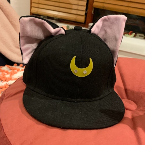 Sailor Moon Caps (Set of 2 - Black & White) - Picture 4 of 7